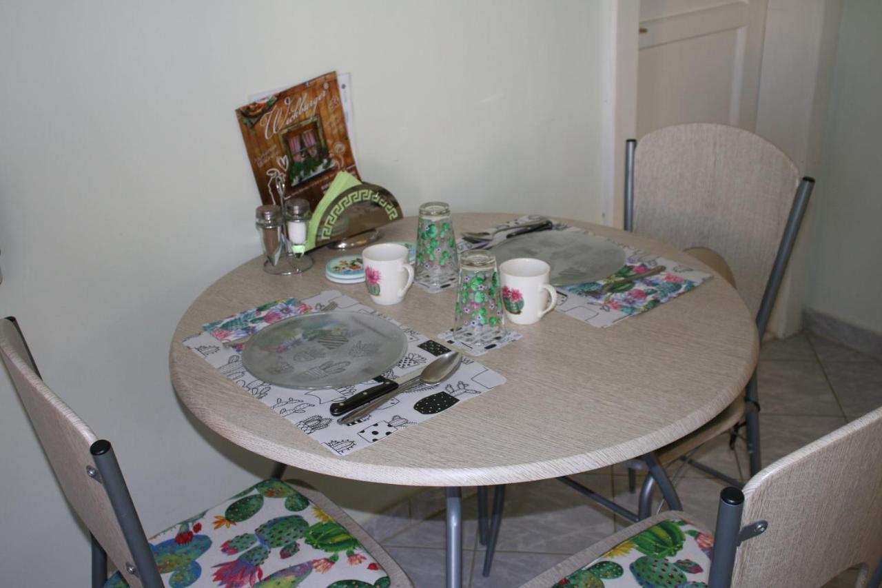 Green Cactus Rooms - Unique And Cozy House Senta Экстерьер фото