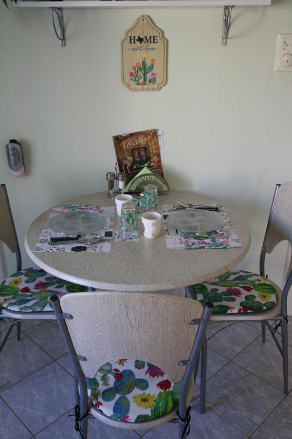 Green Cactus Rooms - Unique And Cozy House Senta Экстерьер фото